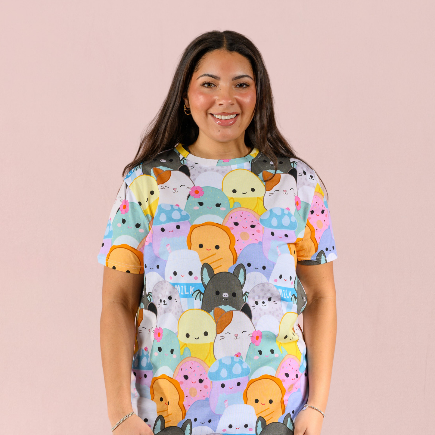 Playera unisex Squishmallows x Cakeworthy