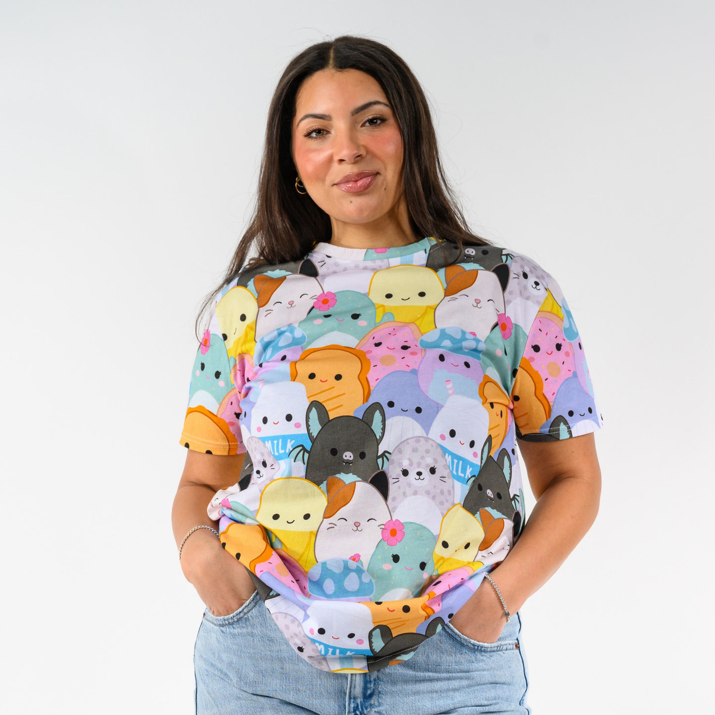 Playera unisex Squishmallows x Cakeworthy