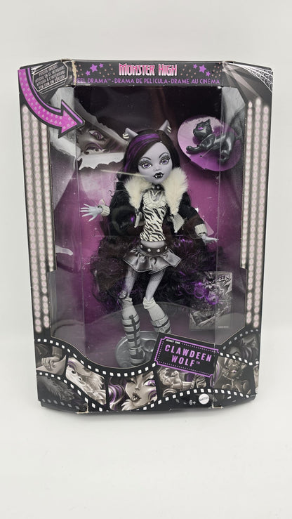 ⚠️Caja maltratada⚠️ Monster high Reel drama reproduction año 2025 Clawdeen (muchos detalles estéticos en caja por viaje) ideal si coleccionas fuera de caja. Ver fotos.