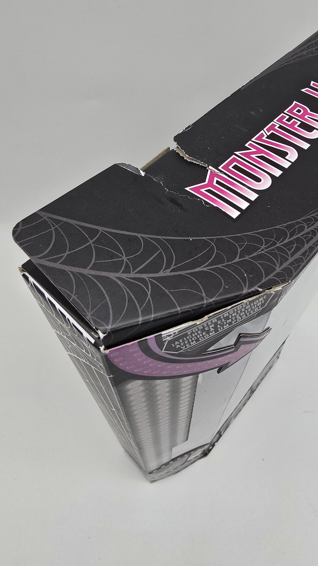 ⚠️Caja maltratada⚠️ Monster high Reel drama reproduction año 2025 Clawdeen (muchos detalles estéticos en caja por viaje) ideal si coleccionas fuera de caja. Ver fotos.