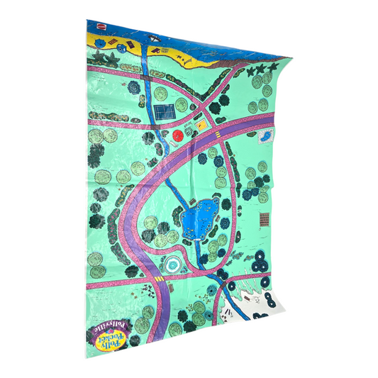 Tapete de Polly Pocket Polly Ville vintage (es de plástico, por lo que tiene varios detalles esteticos por el uso, dobleces, punción es etc)